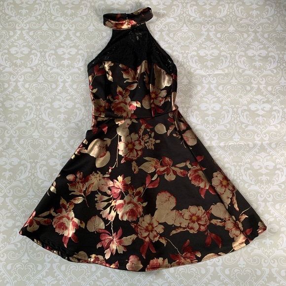 Francesca's Collections Dresses & Skirts - Francesca’s metallic floral dress size xs